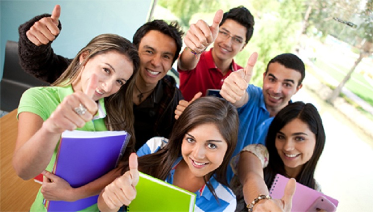 Të rinjtë ”refuzojnë” politikën; gjysma nuk duan të votojnë