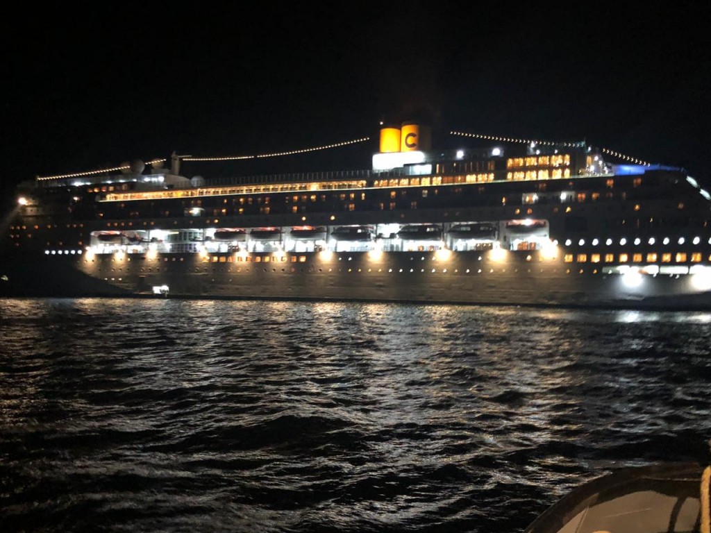 Kroçera kërkon ndihmë për pasagjerin e sëmurë, transportohet në spital