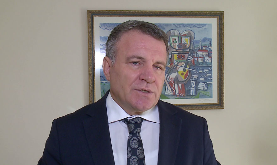 Braktisi politikën, Malaj flet për “konfliktin” me PS