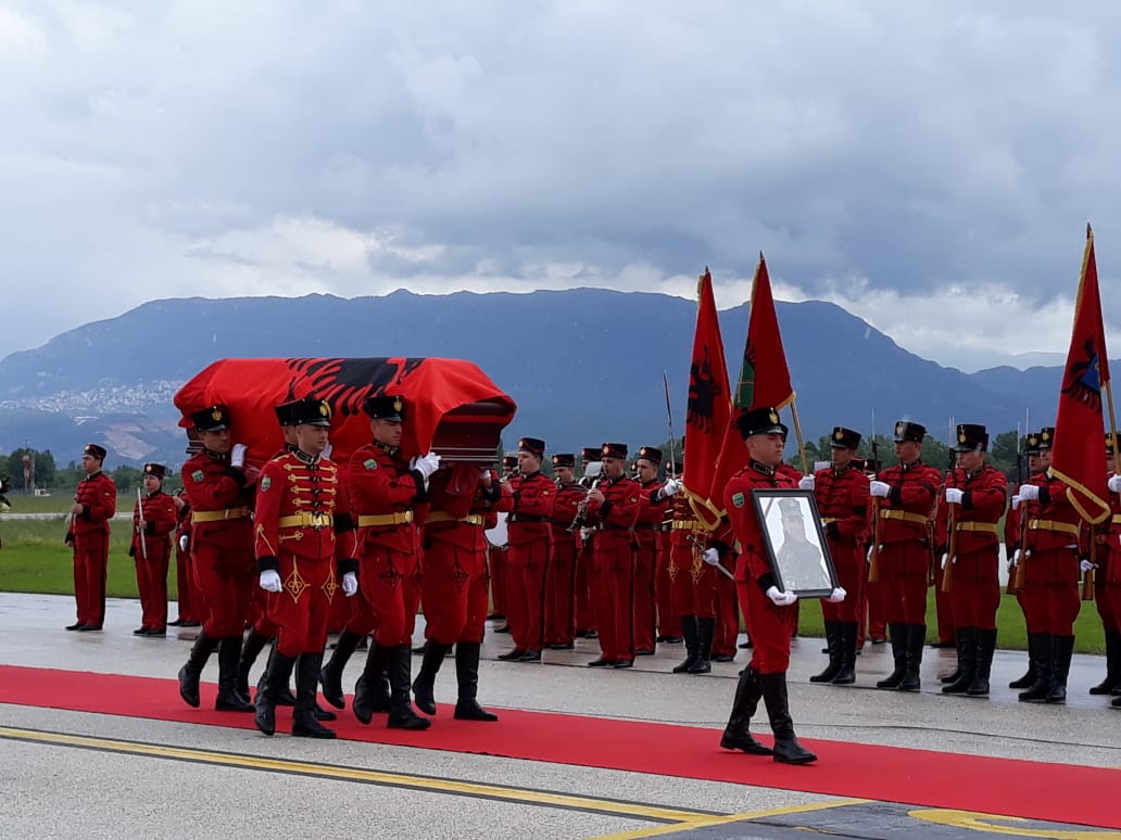 Shqipëria në zi kombëtare për Dëshmorin e Atdheut, sot homazhet për Klodian Tanushin