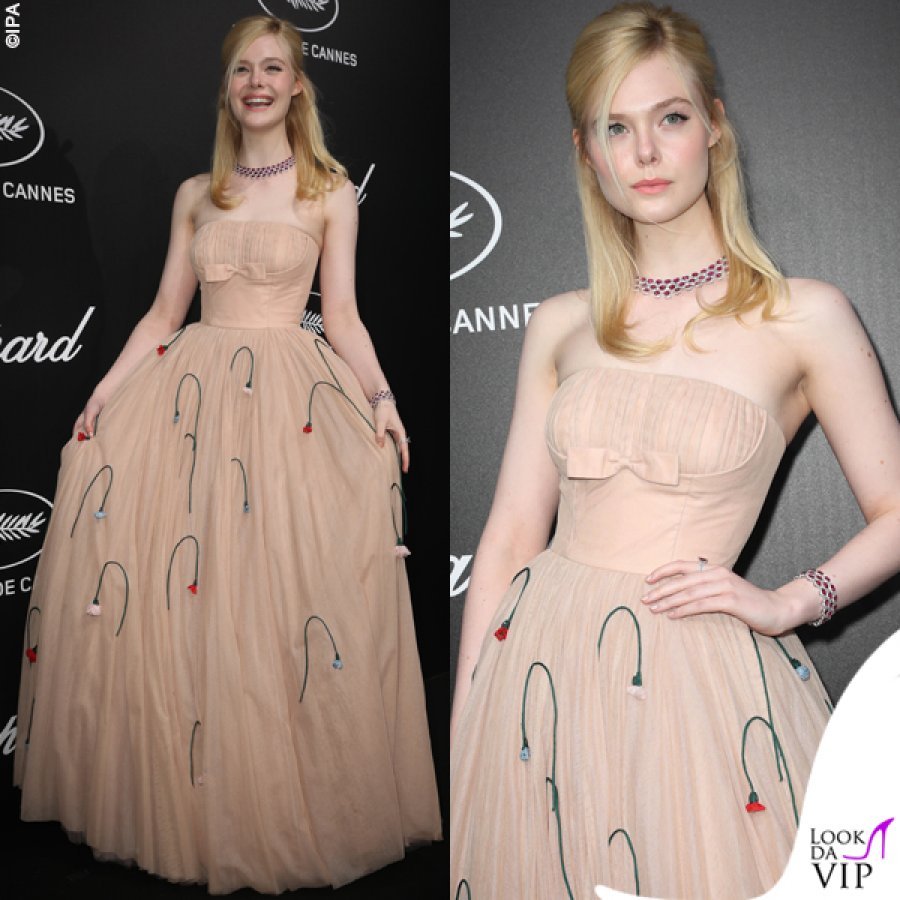 Aktores i bie të fikët në Kanë nga fustani