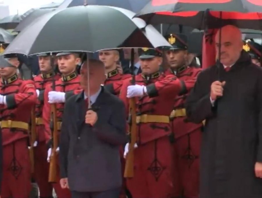 Homazhet për 5 maj/ Meta apel politikës: Dialog për të ardhmen e vendit