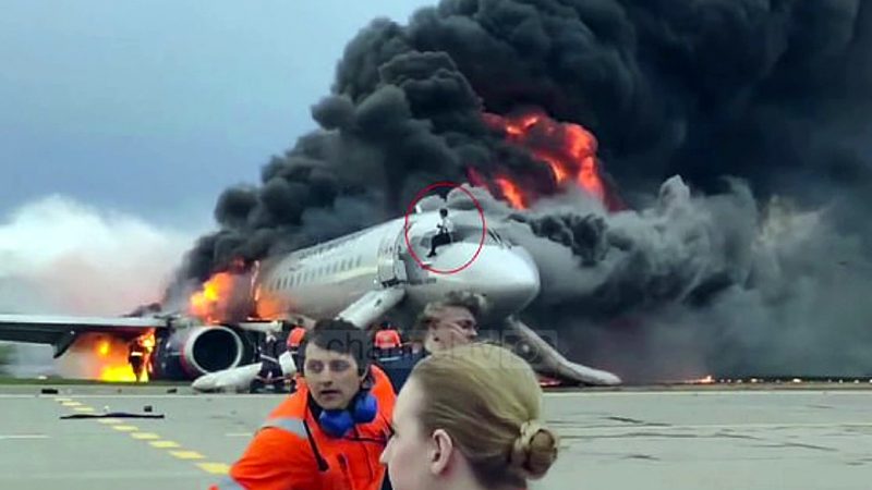 Incidenti me avionin, vdesin 41 persona, pasi disa donin të merrnin valixhet!