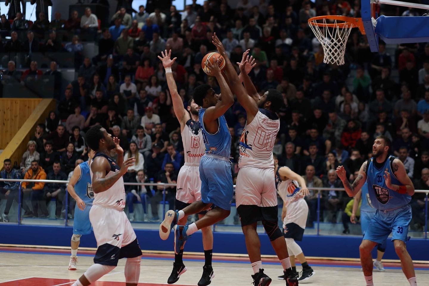 Basketboll/ Teuta triumfon ndaj Goga Basket, titulli në ndeshjen e pestë