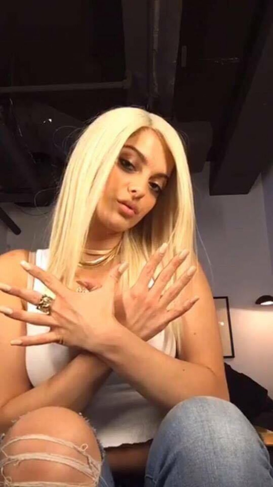 Aksidentohet këngëtarja shqiptare: Më kujtoi sa e çmuar është jeta