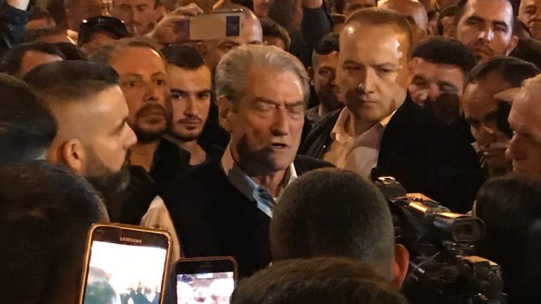 Mesazhi i ish-kryeministrit Berisha nga sheshi për Ramën