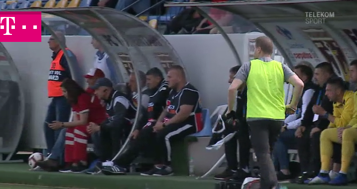 Çudira në futbollin rumun, lojtari i Shqipërisë vesh të njëjtën fanellë me shokun e skuadrës