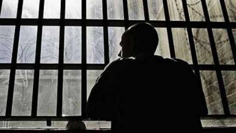 Zbardhen ndryshimet në Kodin penal/ Burg kush godet policët, mjekët dhe shkelësit e sigurisë ushqimore