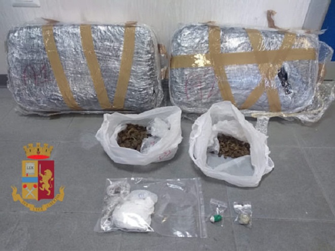 EMRI/ Prangoset shqiptari me 300 mijë euro marijuanë në shtëpi