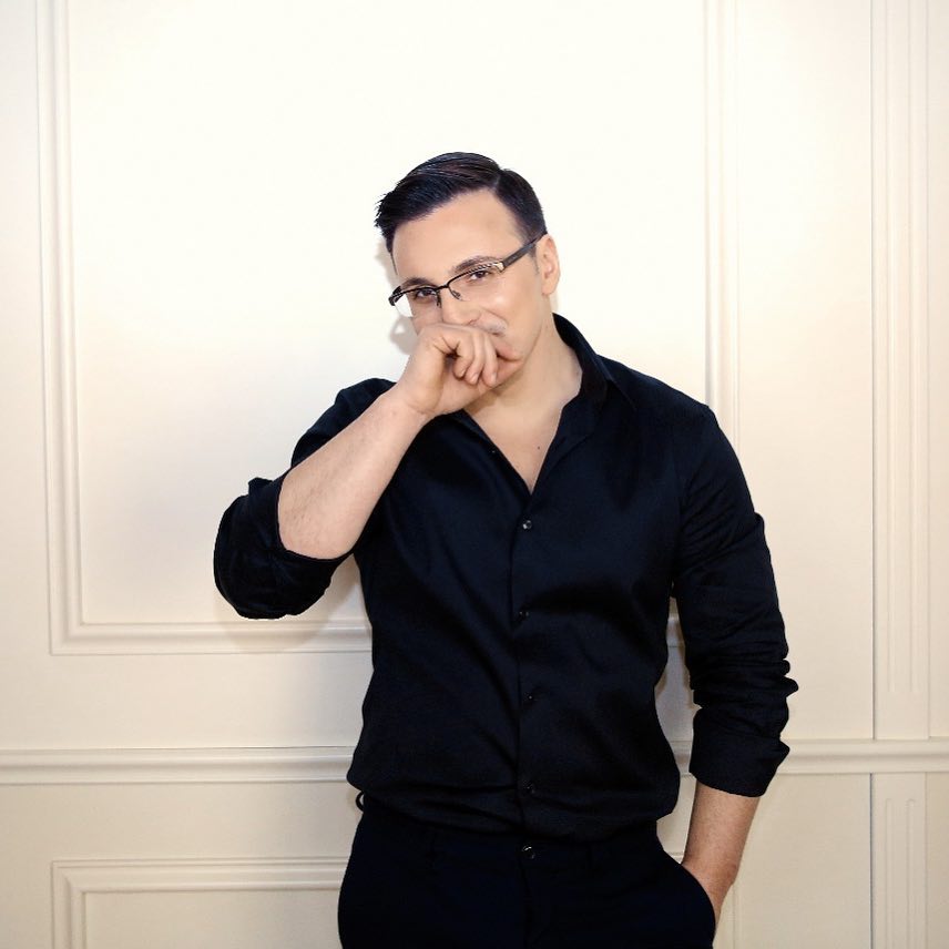 Mbush 1 vjeçe, Eno Popi prezanton për herë të parë të bijën (FOTO)