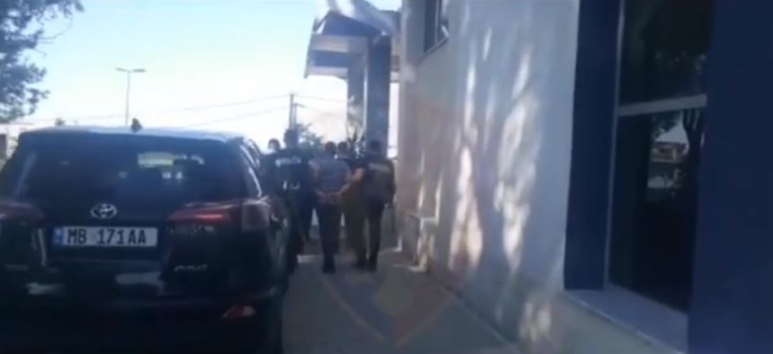 Kapet 2,4 kg kokainë e heroinë, në pranga babë e bir dhe kunata (VIDEO)