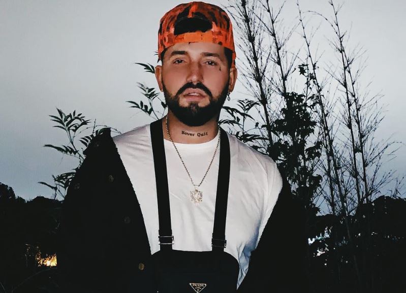 Reperi Gashi bën tatuazh emrin e Kosovës në trup (FOTO)