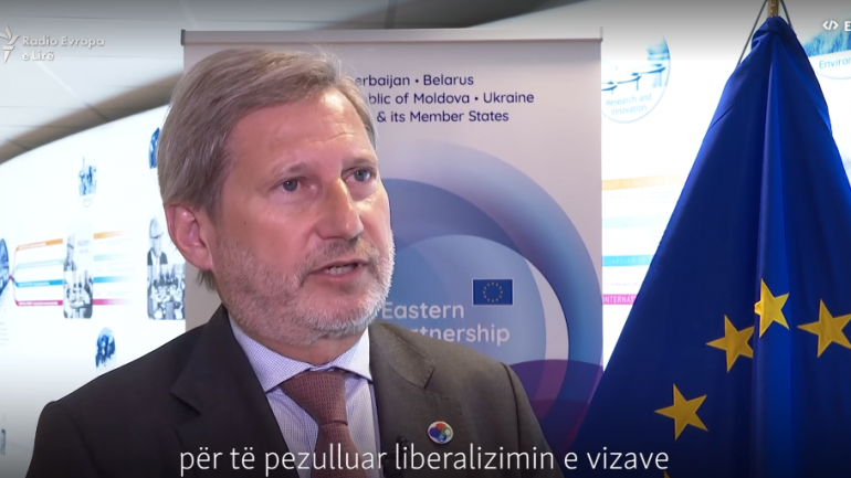 Hahn tregon kur hapen negociatat, një koment për vendimin e Holandës