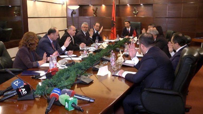 Ngritja e SPAK shtyhet me tre javë