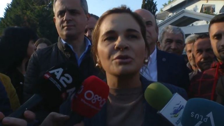 Kryemadhi nga Durrësi: Mosbindja civile nuk ka nisur ende, Rama i çmendur