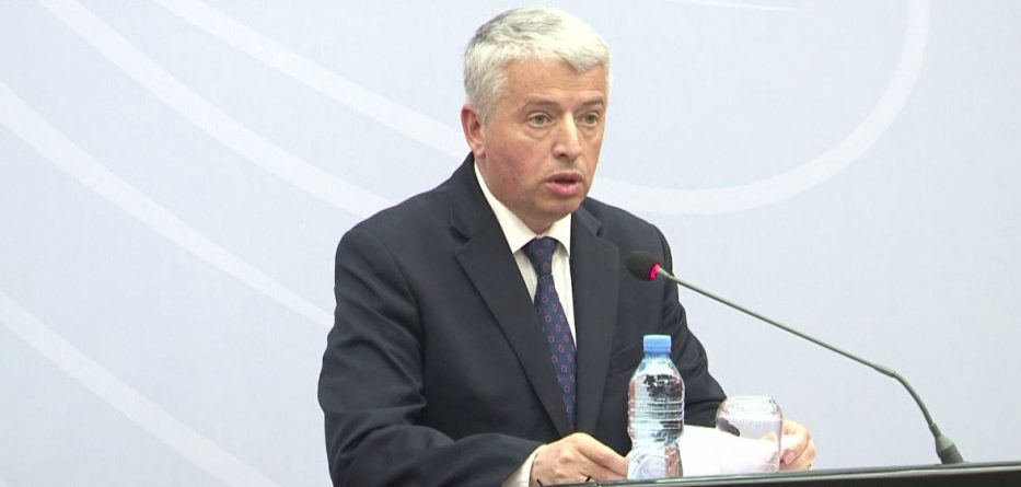 “Askush s’mund ta djegë Shqipërinë përsëri!”, Lleshaj thirrje opozitës: S’ndërtohet demokracia me molotov