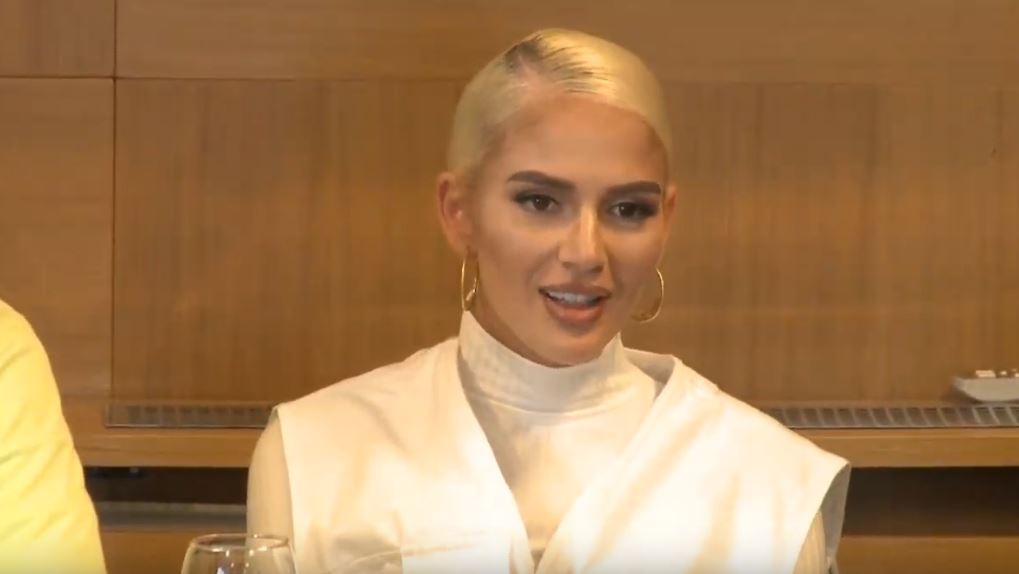 Akuzat për mashtrim, këngëtarja: Paratë mi dhanë me dëshirë