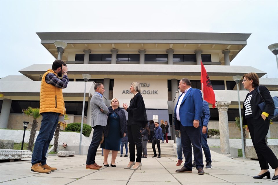 Ministrja e Kulturës vizitë në Muzeun Arkeologjik të Durrësit (FOTO)