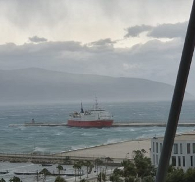 Moti i keq, trageti përplaset me kalatën e portit