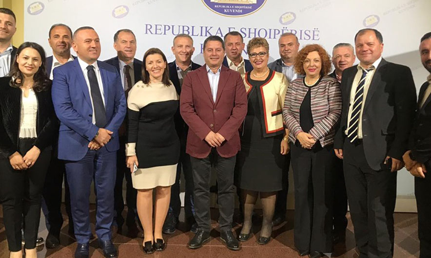 Deputeti i PS-së njofton largimin: Sfida më të vështira më presin