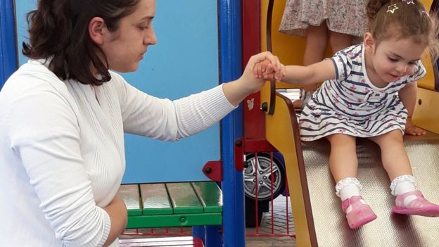 Gjenden shqiptarja dhe vajza 2-vjeçare që ishin zhdukur në Britani