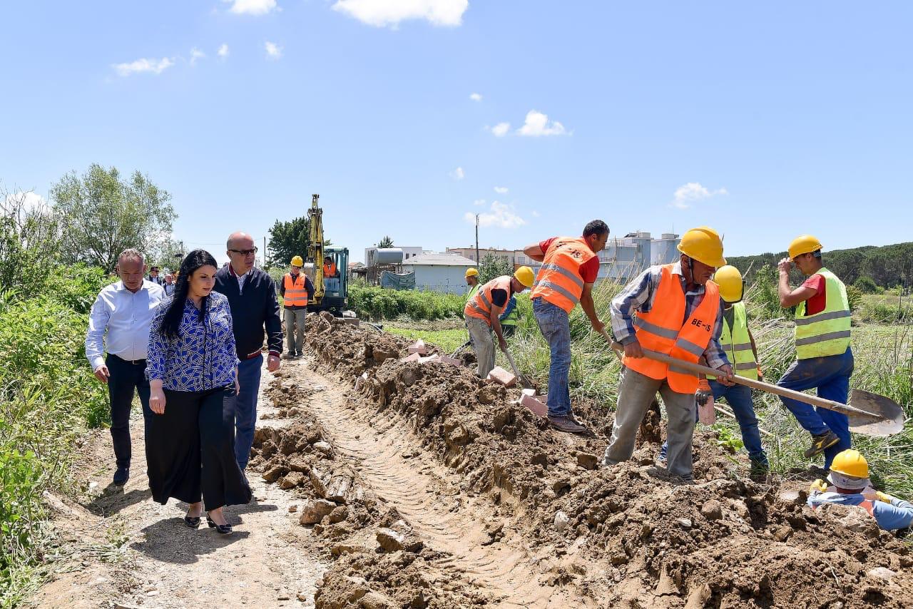 VIDEO/ Ndërtohet nënstacioni i ri elektrik në Gjirin e Lalzit, Balluku: Mbështetje për zhvillimin e turizmit