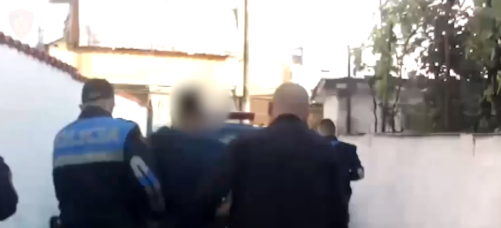 Arrestohen 3 persona të shpallur në kërkim (VIDEO)