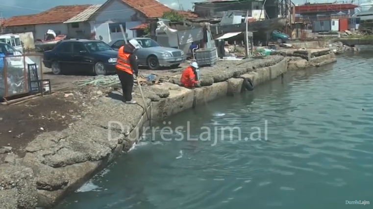 Durrës, ndotje mjedisore në portin e vjetër të peshkimit (VIDEO)