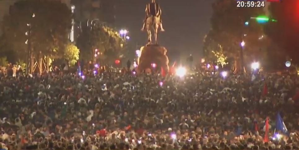 Kryemadhi: Rama të përdorë gaz sa të dojë, qytetarët s’i ndalon dot