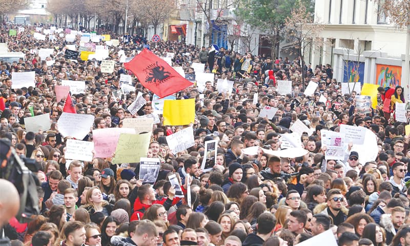Pas ‘Bild’ edhe televizioni publik gjerman kundër Ramës: Studentët e lanë protestën pasi u kërcënuan