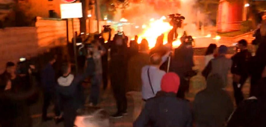 Protesta/ Lleshaj: 13 efektivë policie të lënduar