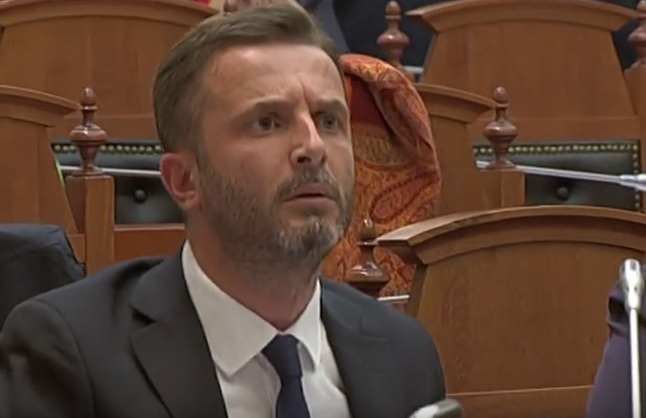 Opozita bllokon sot 12 akse, Braçe: Kujt ia bllokojnë rrugët këta?