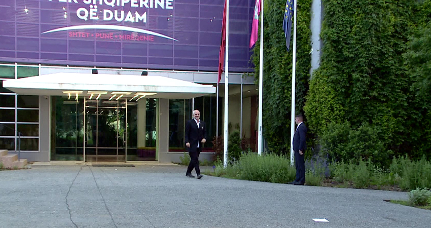 Bashkitë e “nxehta” Durrësi dhe Shijaku, 3 emra në tavolinën e Ramës