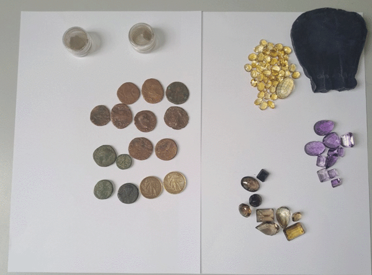 Arrestohet shqiptari në Rodos, vodhi gurë të çmuar dhe monedha të shekullit III