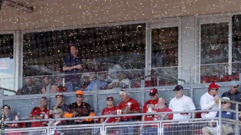 Shtyhet ndeshja, fusha zaptohet nga…bletët (VIDEO)