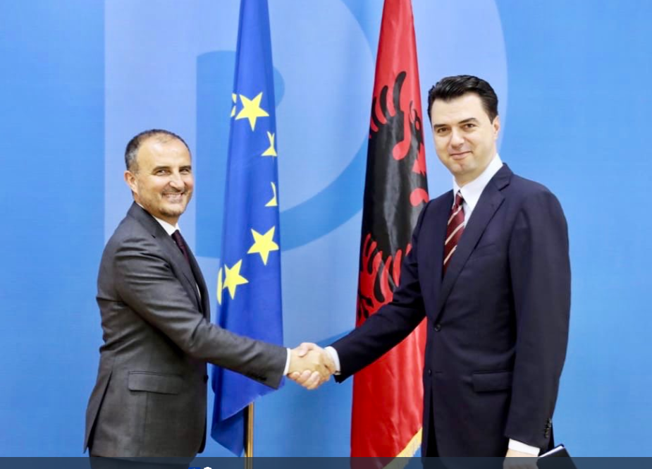 Soreca i dorëzon Bashës progres-raportin: Integrimi në BE është prioritet kombëtar