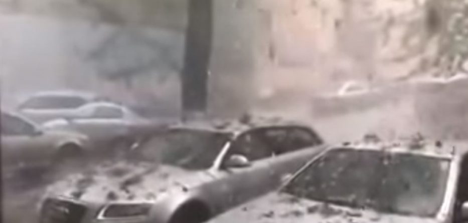 “Gurë” nga qielli, breshëri i pazakontë shkakton panik (VIDEO)