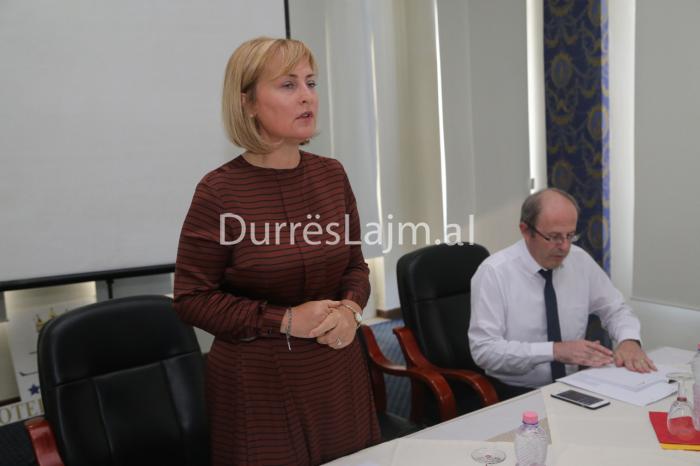 A do të jetë kjo kandidatja për bashkinë e Durrësit, Dako në selinë e PS-së në takim me Ramën