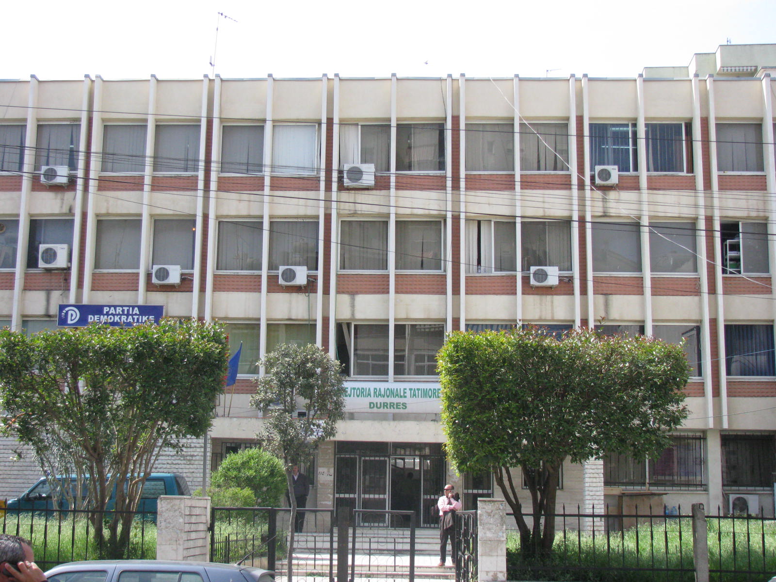 Pas dorëheqjes së Sakos, Tatimet e Durrësit në pritje të drejtorit të ri