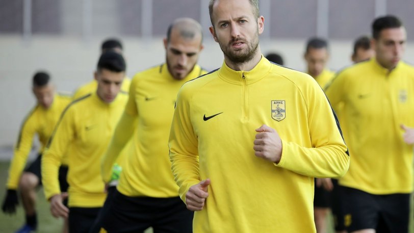 U ankua për rrogat, klubi grek urdhër për të larguar futbollistin shqiptar