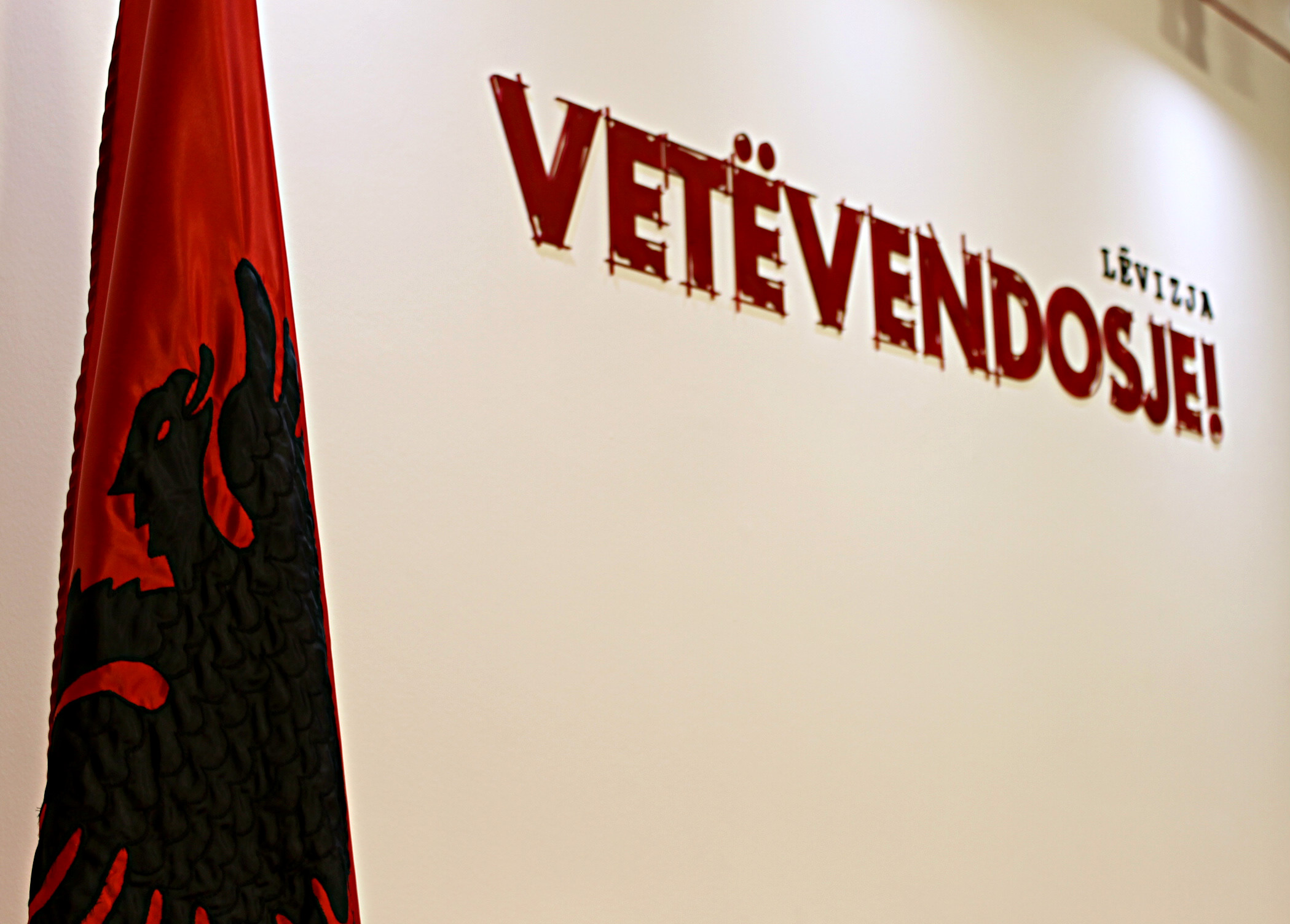 Vetëvendosje në Tiranë: Nesër protestë, Vuçiç e Dodik “non grata”