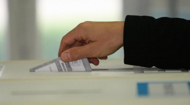 Shqiptarët kërkojnë shtyrjen e datës së zgjedhjeve lokale