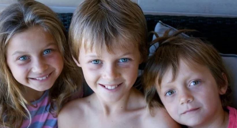 Hipën 3 fëmijët në avionin që nuk zbriti kurrë