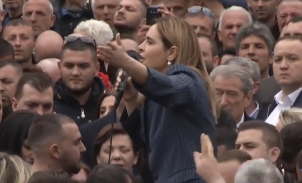 Ja përse Kryemadhi nuk është e pranishme në protestën e 7 kombëtare