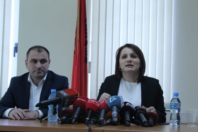 “Çohu shefe, çohu shefe, çohu…”, prokurori Prençi udhëzon Donika Prelën të mos përgjigjet