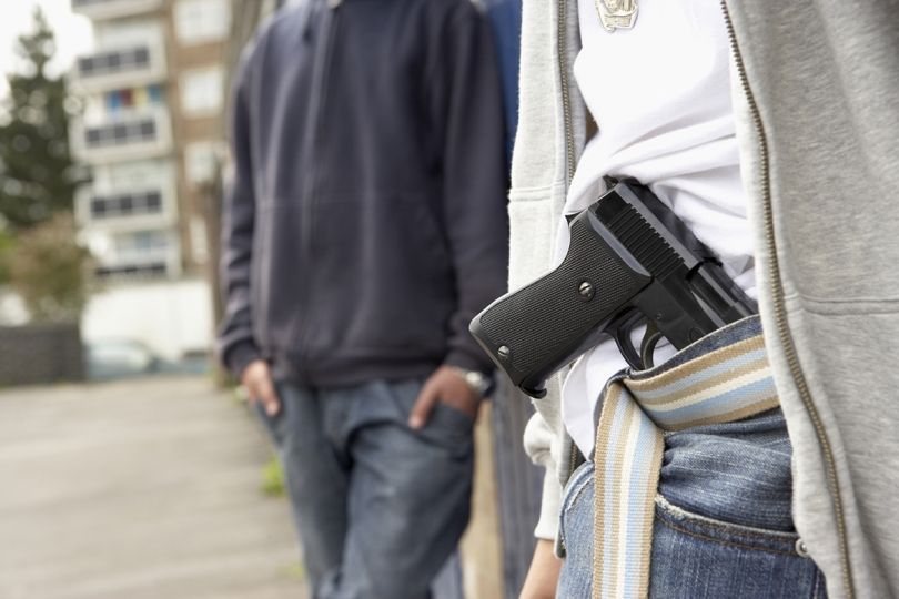 Arrestohen dy persona në Tiranë për armëmbajtje pa leje