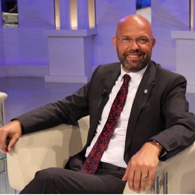 Ish-ministri thirrje politikës: Tërhiquni nga llogoret e 30 qershorit