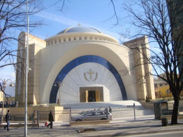 Fushatë në Kisha, reagojnë ashpër ortodoksët: Fyese, e paligjshme