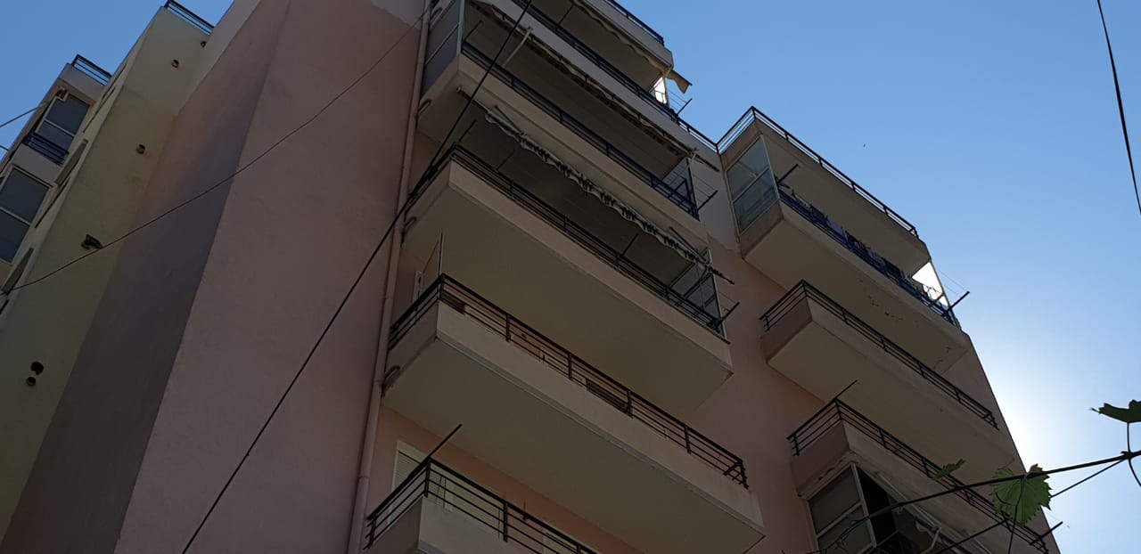 DETAJET/ U grind me të atin, si u hodh nga ballkoni i i pallatit 40-vjeçari