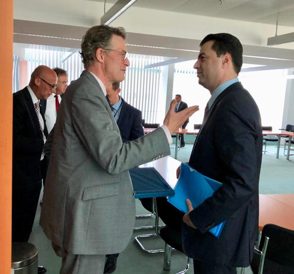 Basha në Berlin: Koha për të ndalur politikanët e korruptuar dhe të lidhur me krimin!